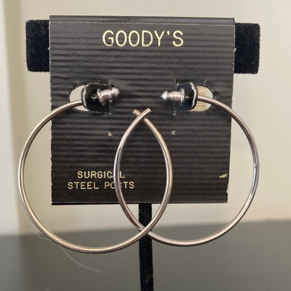 Silver Hoop Earrings - Sleek Everyday Hoops